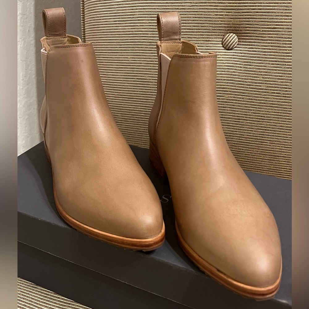 NWT Nisolo Everyday Chelsea Women’s Ankle Boots - Sizes 6 & 9.5